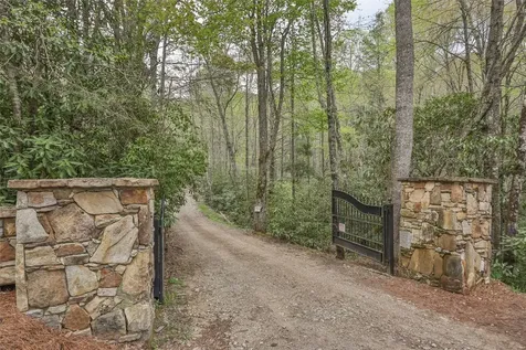 572 Mane Street Glenville NC 28736