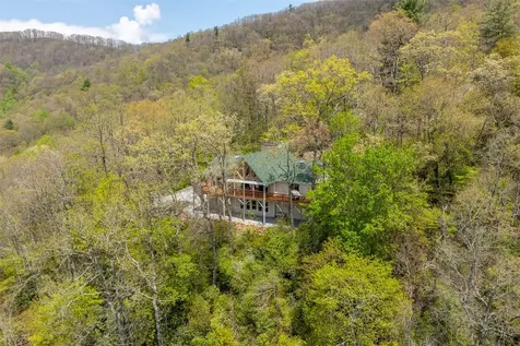 572 Mane Street Glenville NC 28736