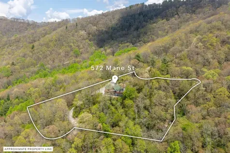 572 Mane Street Glenville NC 28736