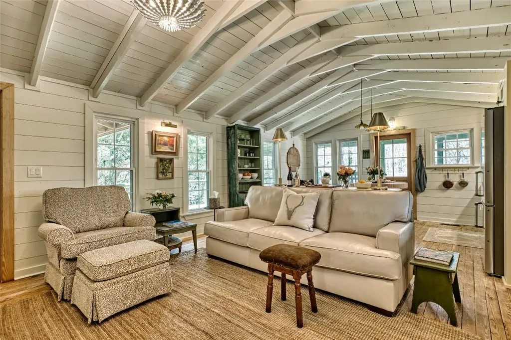 489 Lance Cashiers NC 28717