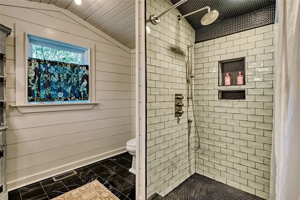 489 Lance Cashiers NC 28717