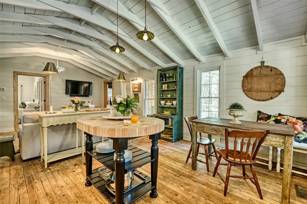 489 Lance Cashiers NC 28717