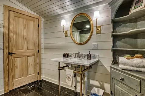 489 Lance Cashiers NC 28717