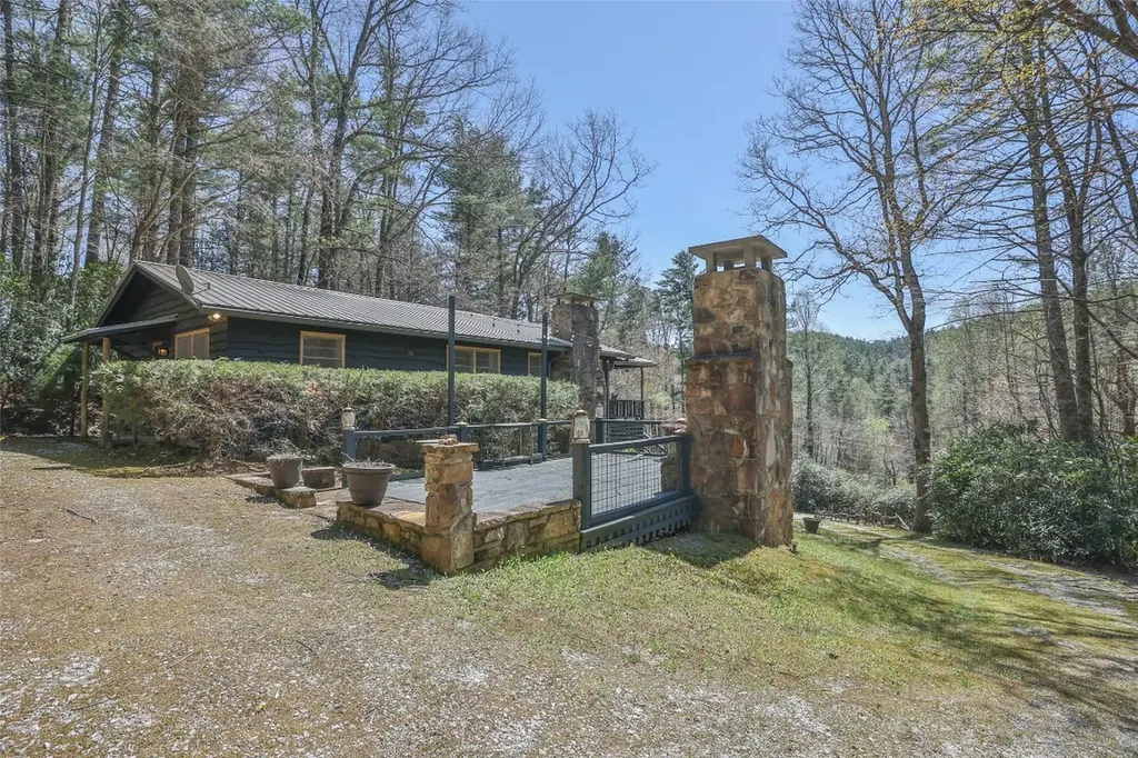 131 Horse Cove Ranch Road Highlands NC 28741