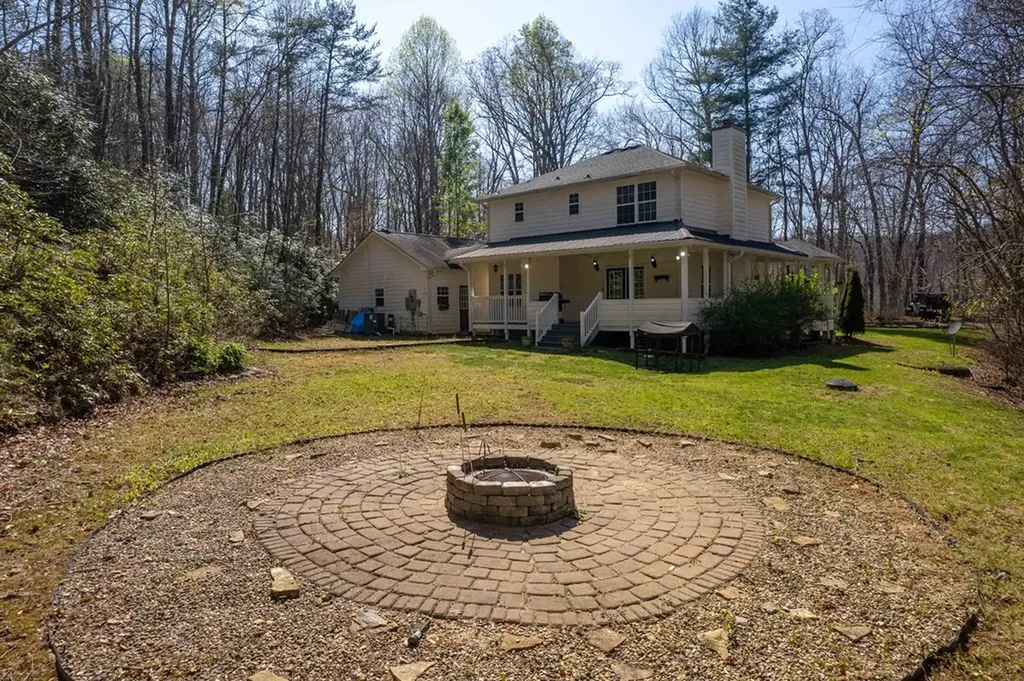 224 Concord Lane Tuckasegee NC 28783