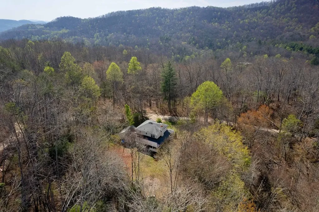 224 Concord Lane Tuckasegee NC 28783