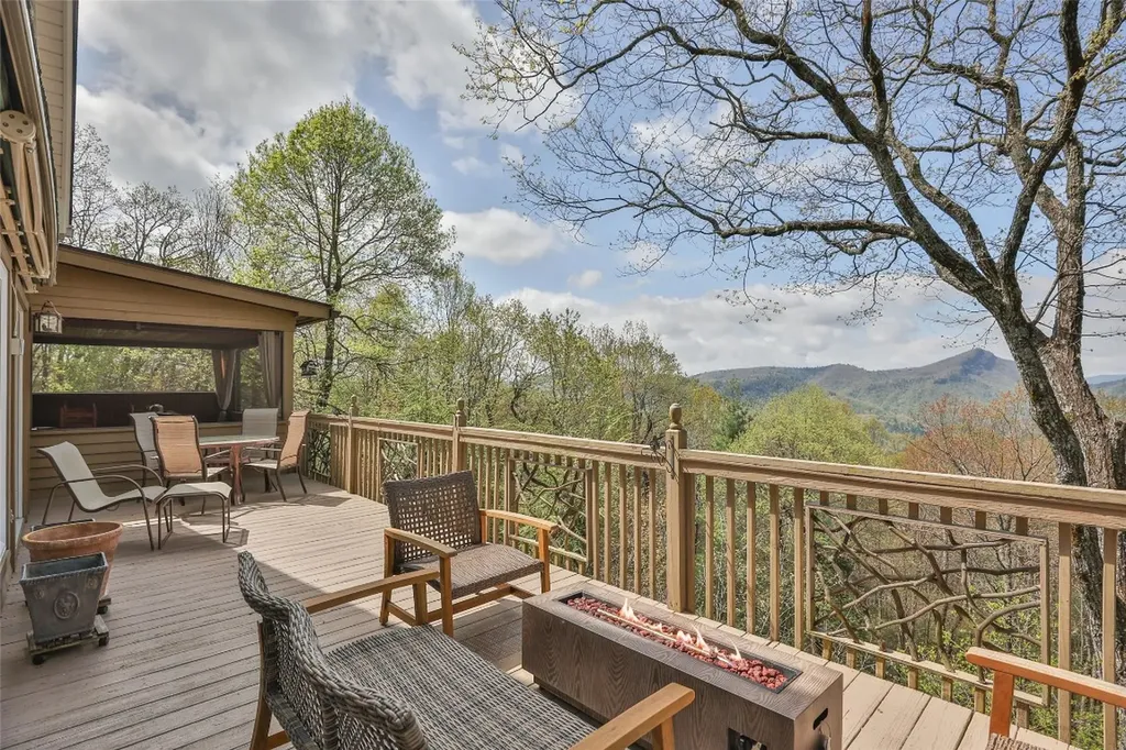 1620 Buckberry Drive N Sapphire NC 28774