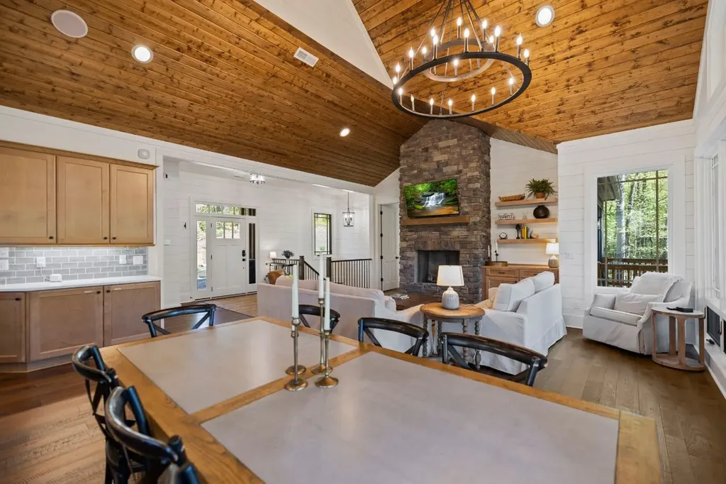 1048 Cherokee Trace Lake Toxaway NC 28747