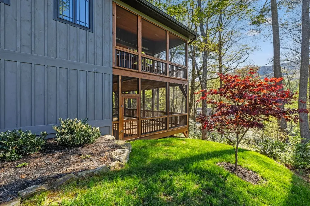1048 Cherokee Trace Lake Toxaway NC 28747