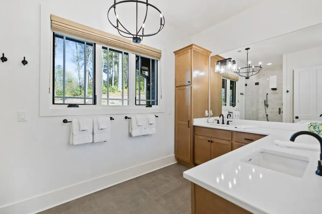 1048 Cherokee Trace Lake Toxaway NC 28747