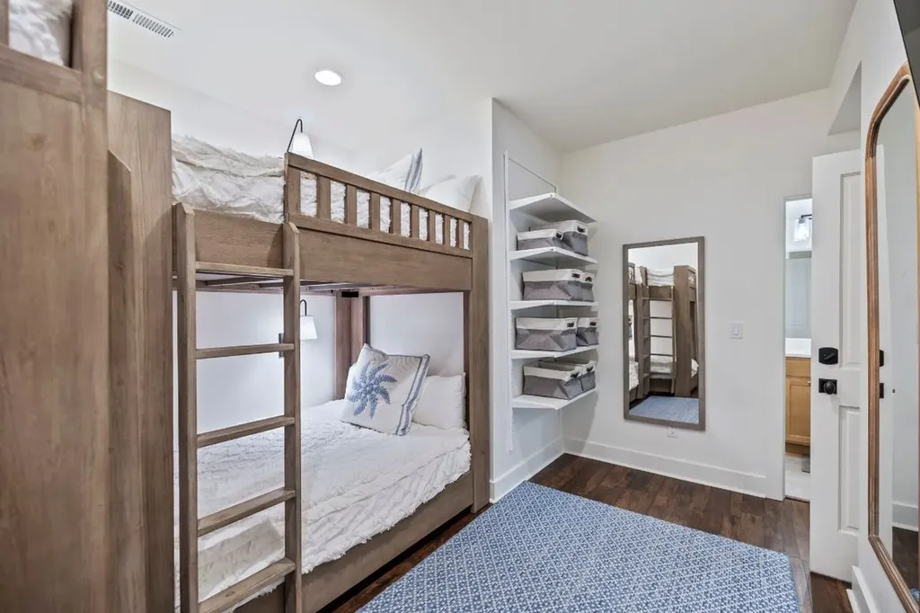 1048 Cherokee Trace Lake Toxaway NC 28747