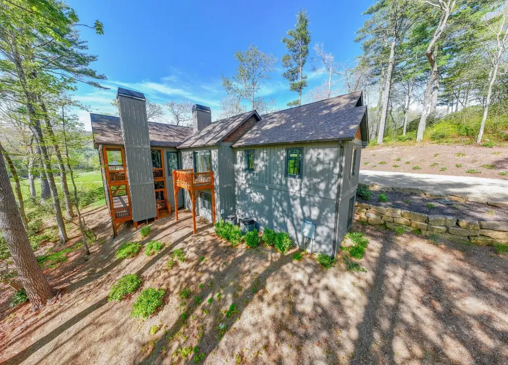 1048 Cherokee Trace Lake Toxaway NC 28747