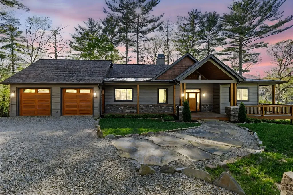 1048 Cherokee Trace Lake Toxaway NC 28747