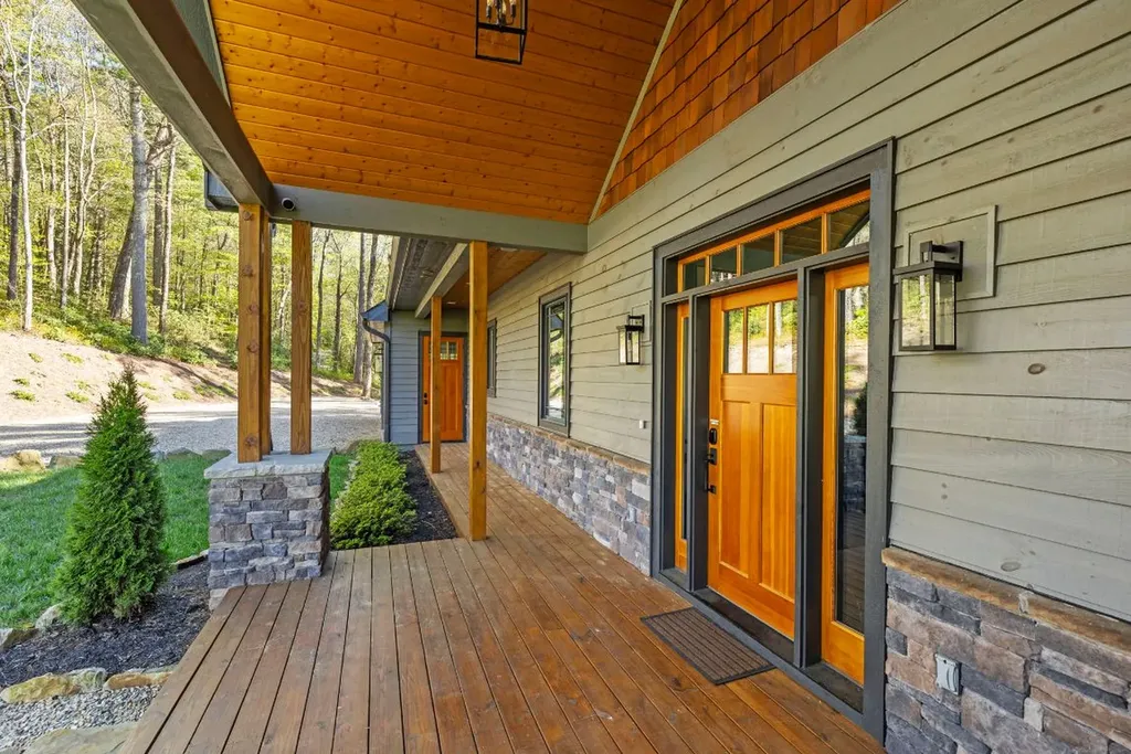 1048 Cherokee Trace Lake Toxaway NC 28747