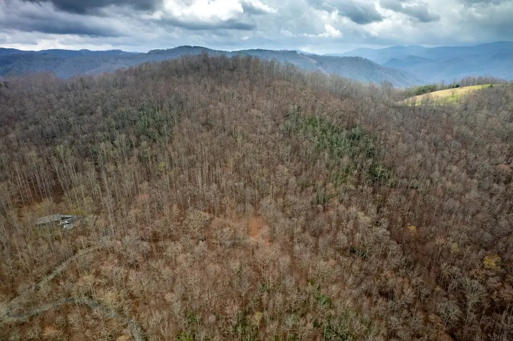 11 Stone Pillow Road Tuckasegee NC 28783