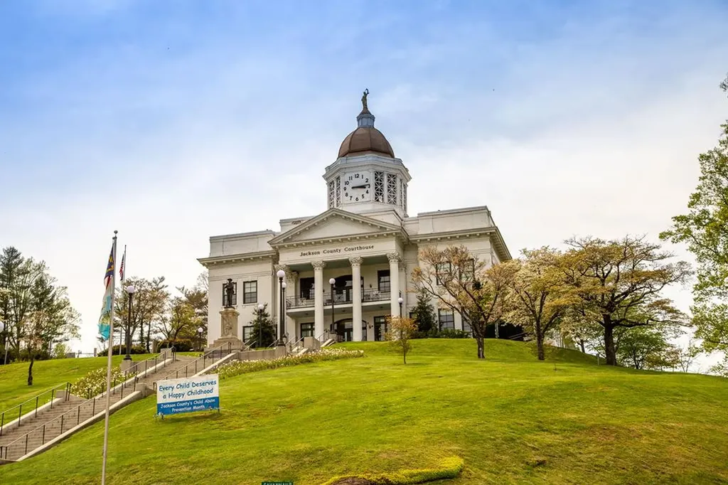 11 Stone Pillow Road Tuckasegee NC 28783