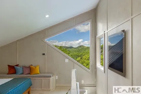 63 Evans Creek Scaly Mountain NC 28775