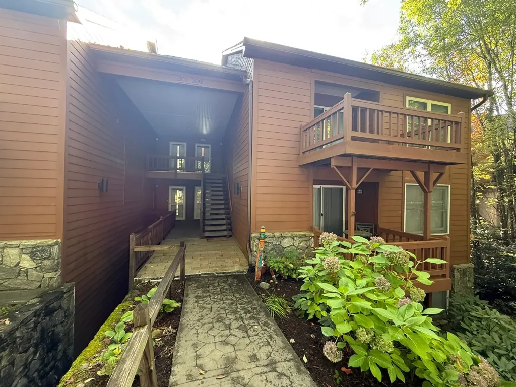 73 Toxaway Views Lake Toxaway NC 28747