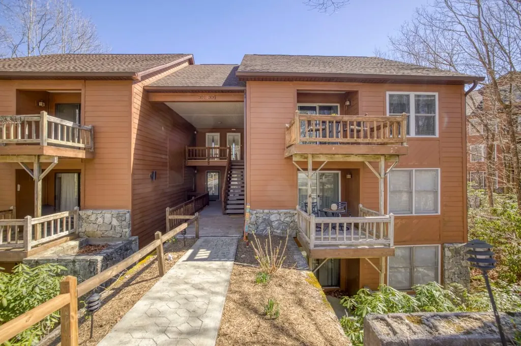 73 Toxaway Views Drive Lake Toxaway NC 28747