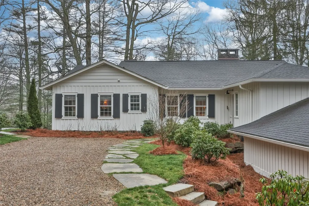 81 Wyanoak Road Highlands NC 28741