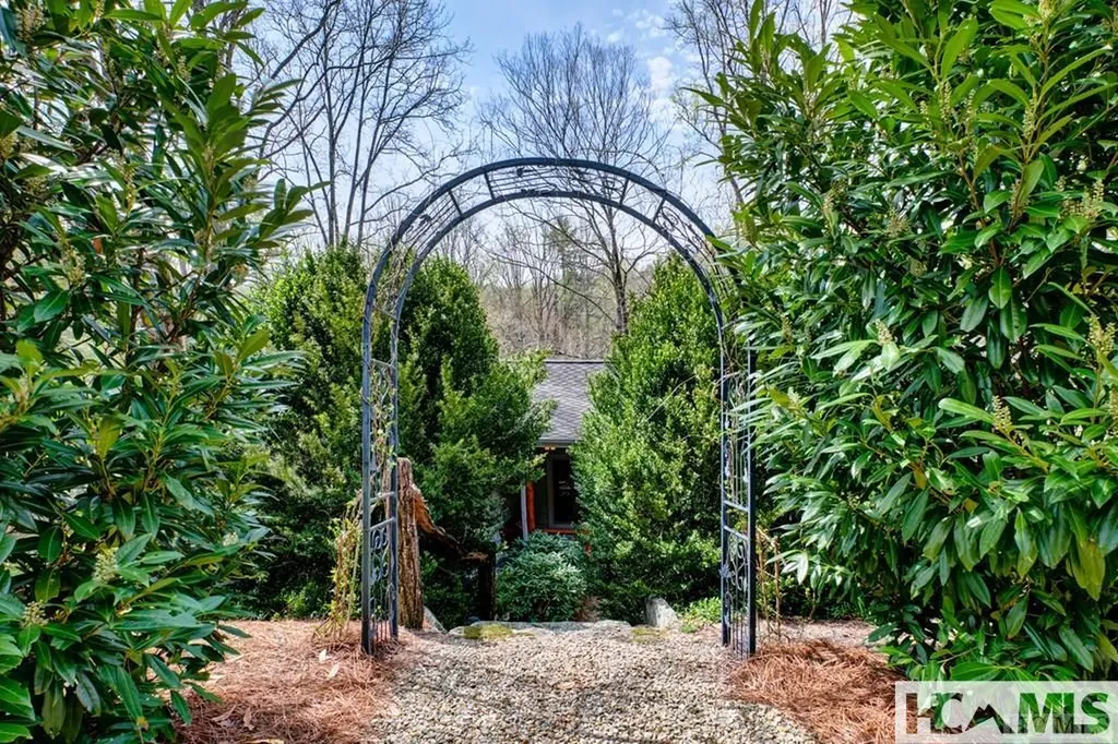 129 Cedar Creek Road Glenville NC 28736