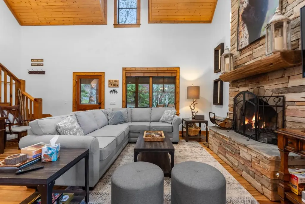 85 Honey Bee Bend Cashiers NC 28717