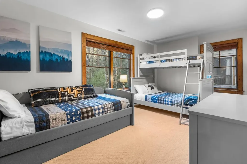 85 Honey Bee Bend Cashiers NC 28717