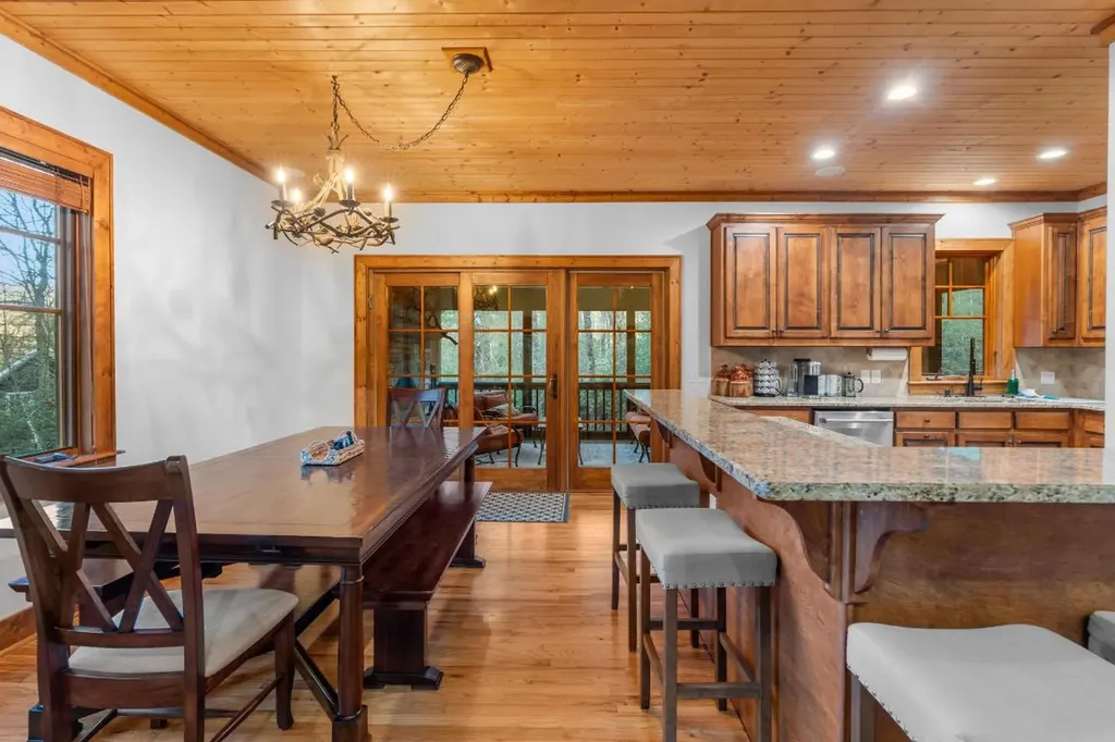 85 Honey Bee Bend Cashiers NC 28717