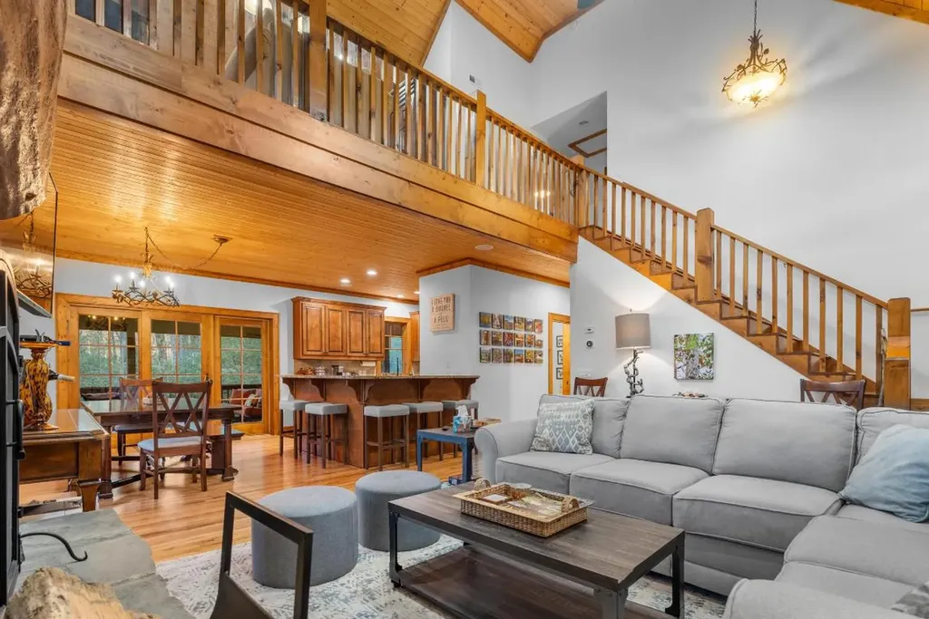 85 Honey Bee Bend Cashiers NC 28717