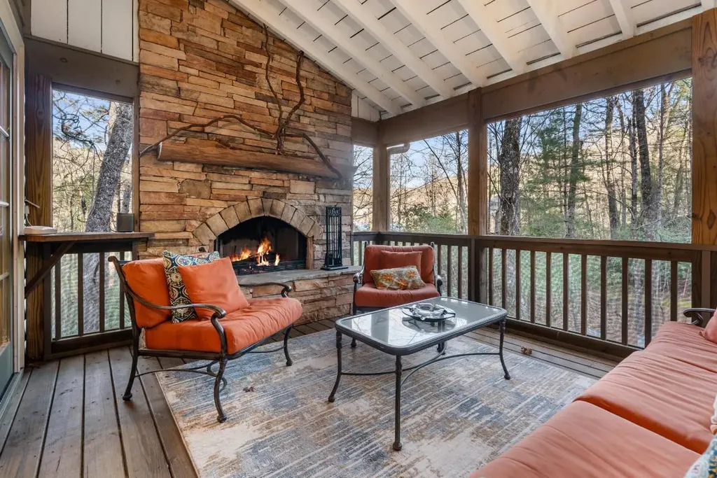 85 Honey Bee Bend Cashiers NC 28717