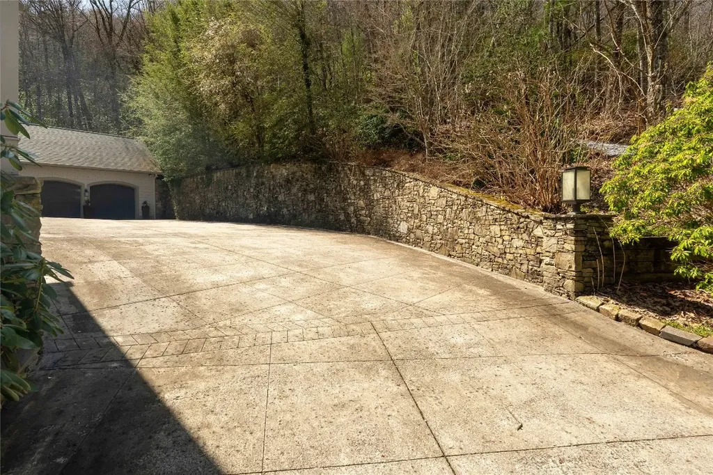 170 Old Hunters Run Cashiers NC 28717