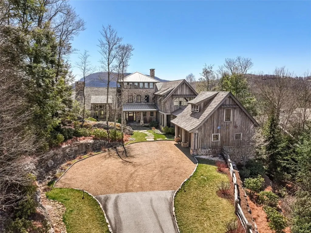 196 Stove Pipe Court Cashiers NC 28717