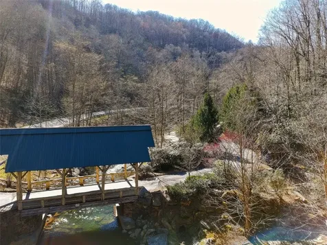 10 Hot Creek Lane Tuckasegee NC 28783