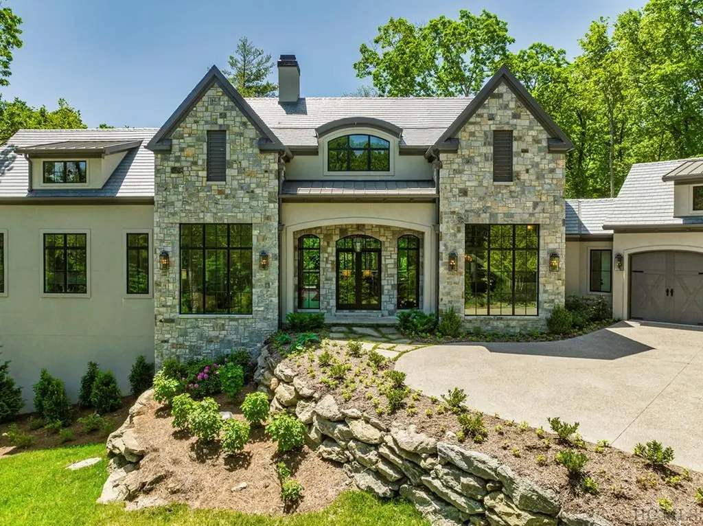 34 Bear Mor Ridge Highlands NC 28741