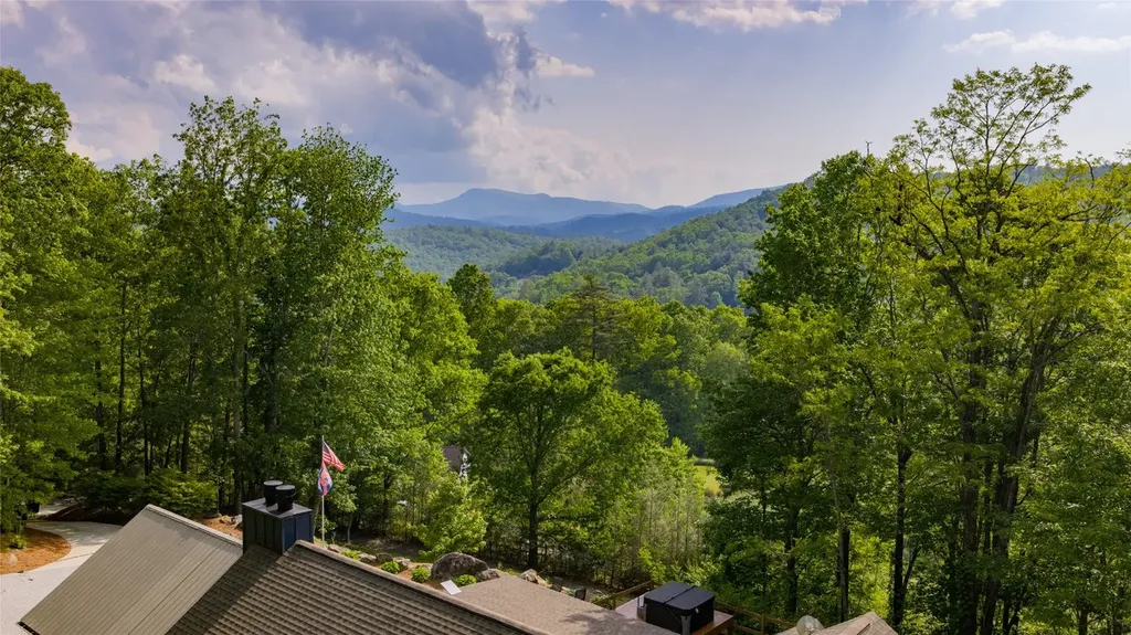 139 S Stinger Ridge Glenville NC 28736