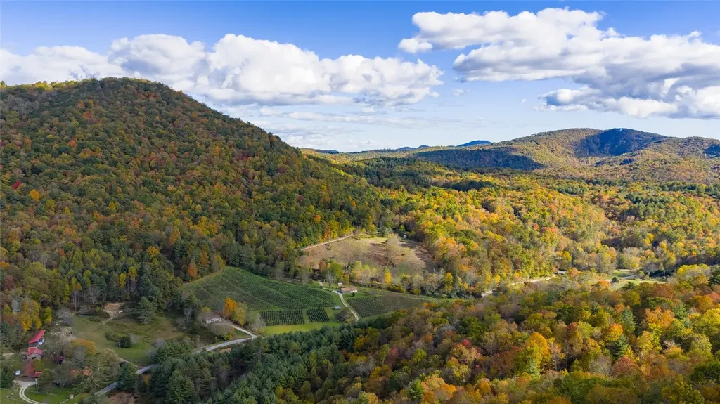 139 S Stinger Ridge Glenville NC 28736