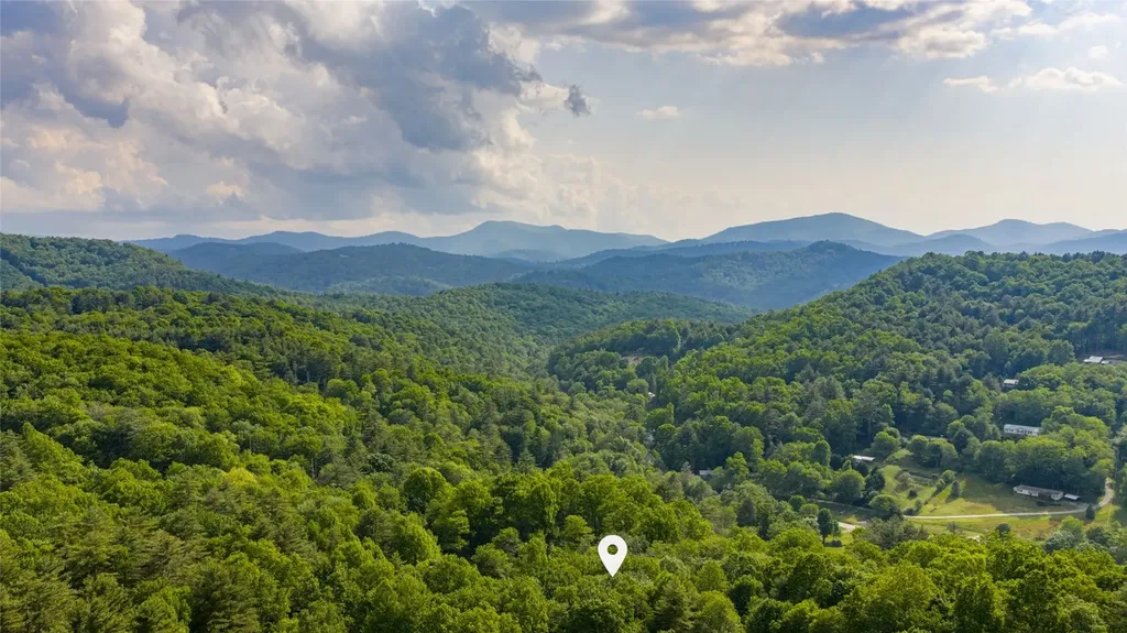 139 S Stinger Ridge Glenville NC 28736