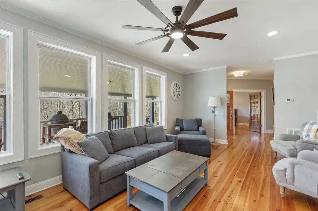 139 S Stinger Ridge Glenville NC 28736