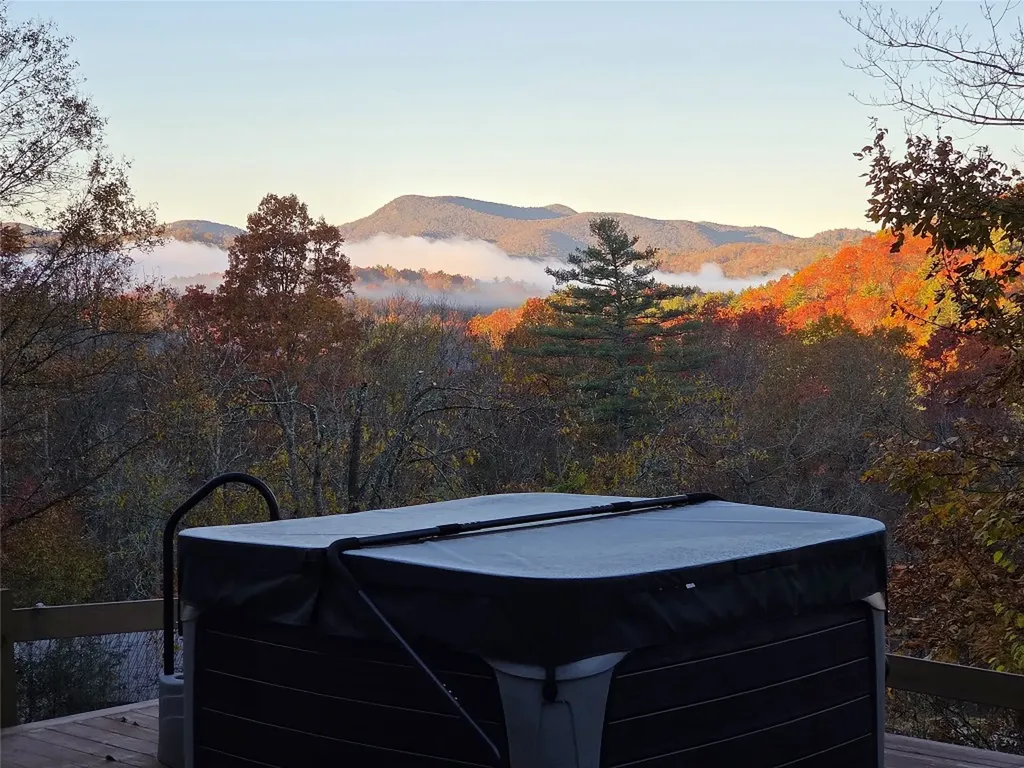 139 S Stinger Ridge Glenville NC 28736