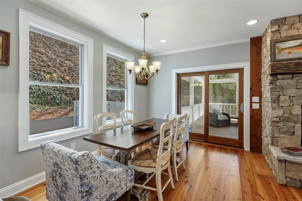 139 S Stinger Ridge Glenville NC 28736