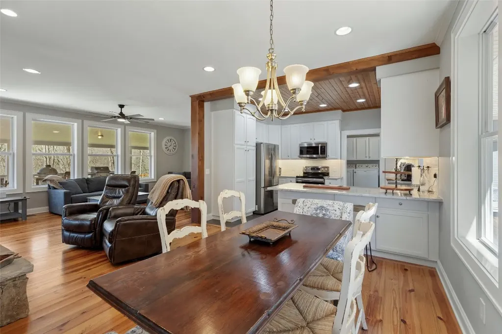 139 S Stinger Ridge Glenville NC 28736