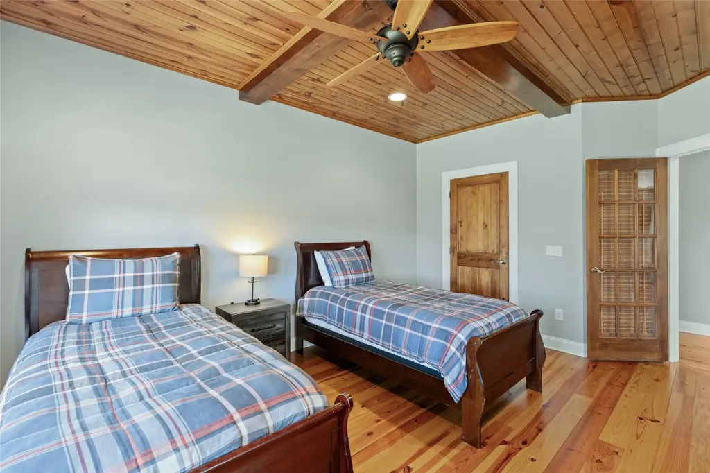 139 S Stinger Ridge Glenville NC 28736