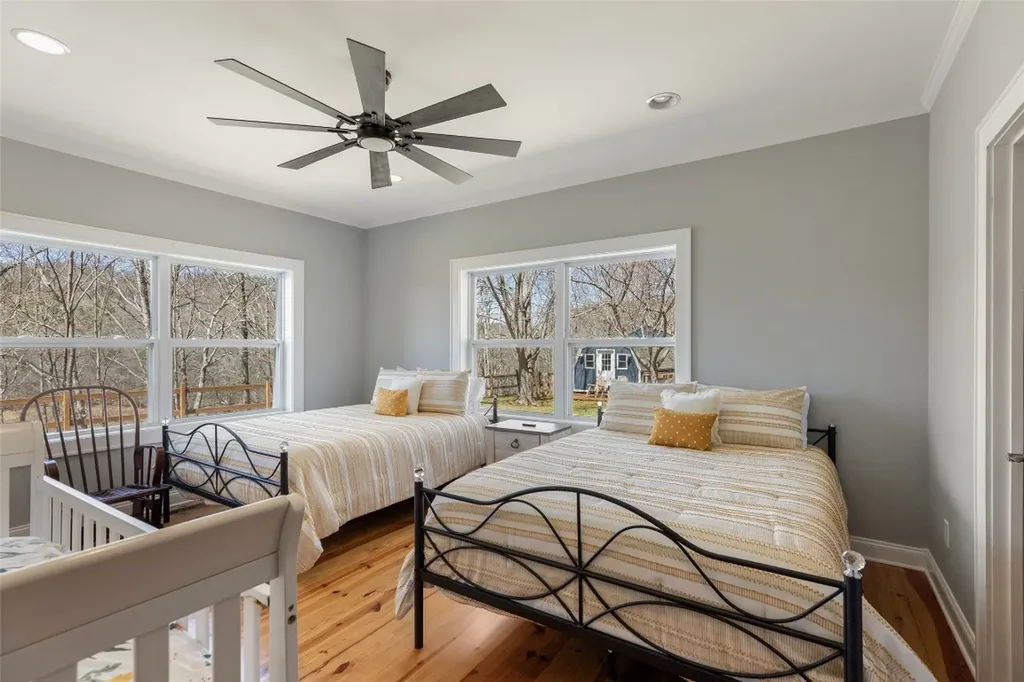 139 S Stinger Ridge Glenville NC 28736