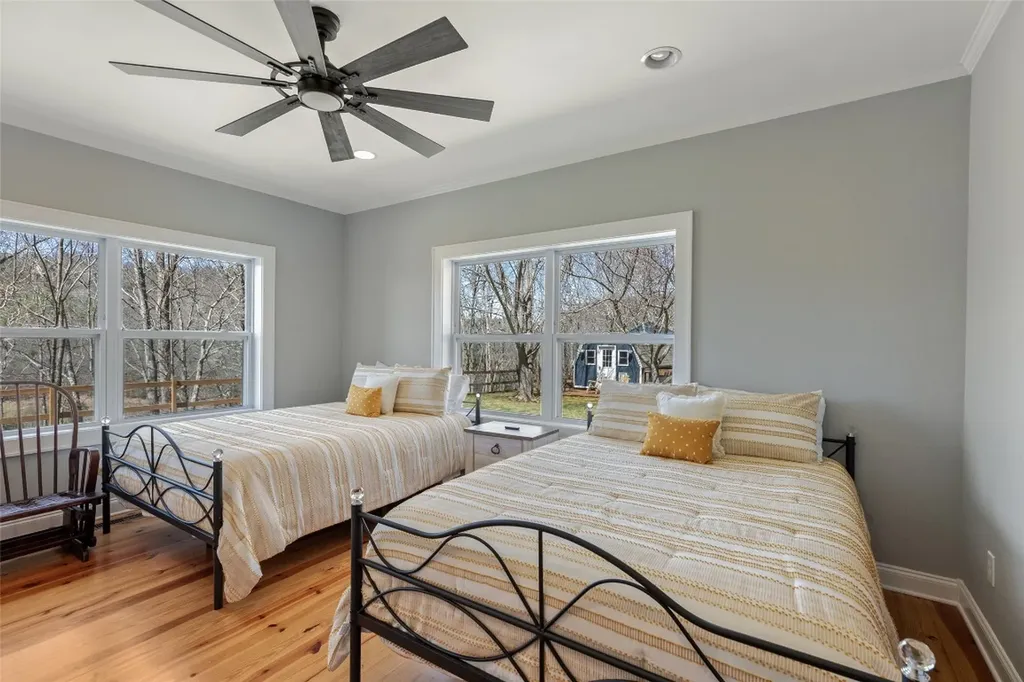 139 S Stinger Ridge Glenville NC 28736