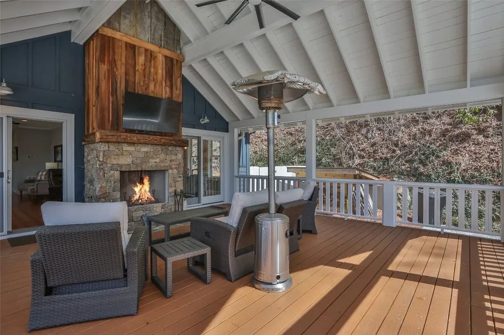 139 S Stinger Ridge Glenville NC 28736