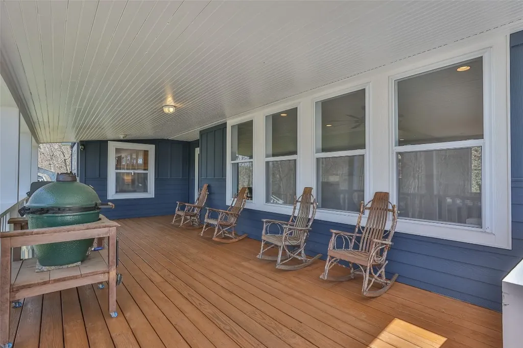 139 S Stinger Ridge Glenville NC 28736