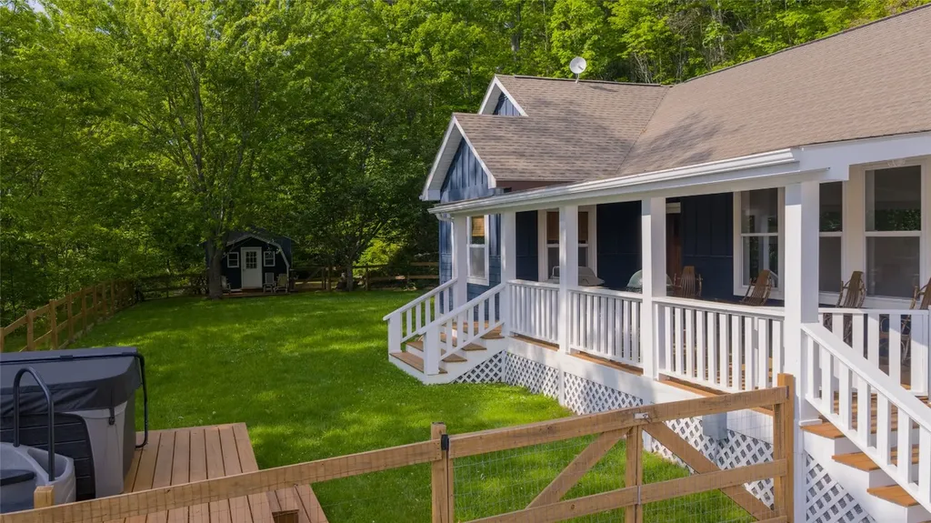 139 S Stinger Ridge Glenville NC 28736