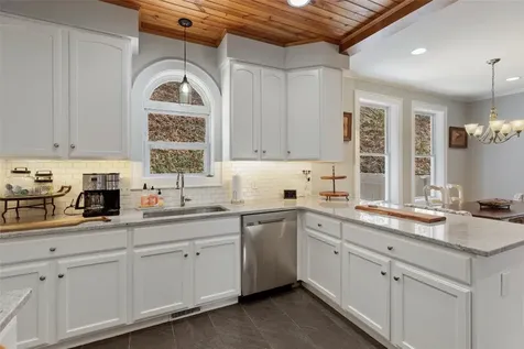 139 S Stinger Ridge Glenville NC 28736