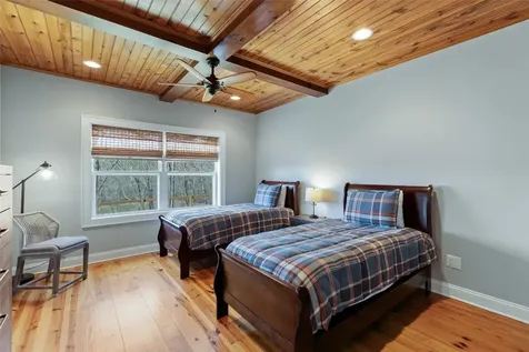 139 S Stinger Ridge Glenville NC 28736