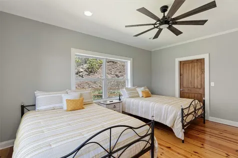 139 S Stinger Ridge Glenville NC 28736